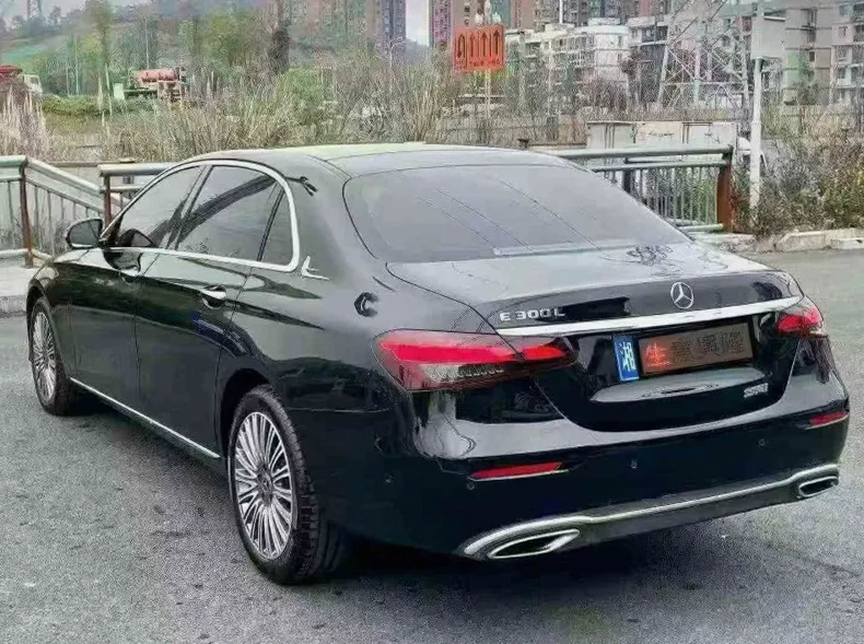 奔驰E 内饰前排