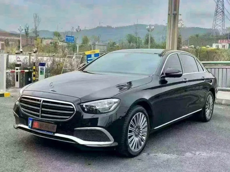 奔驰E 正面外观三