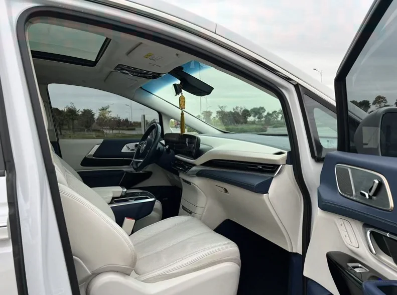 别克世纪 后面外观三