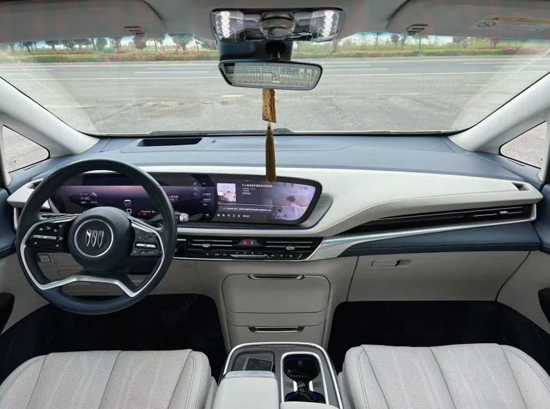 别克世纪 内饰前排