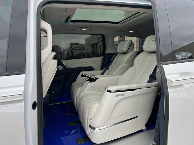 别克新世纪 内饰后排