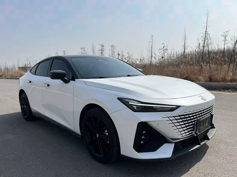 长安汽车UNI 正面外观二