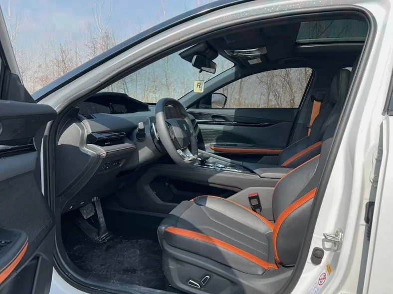 长安汽车UNI 后面外观一