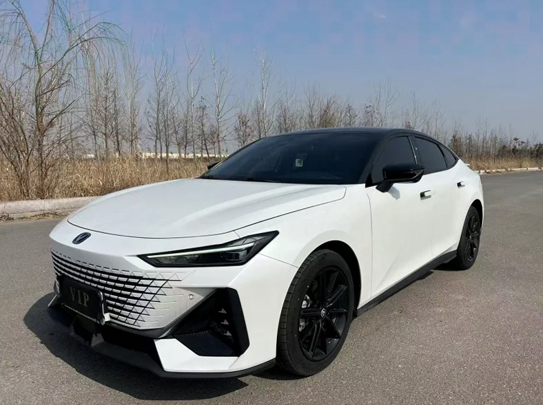 长安汽车UNI 正面外观三