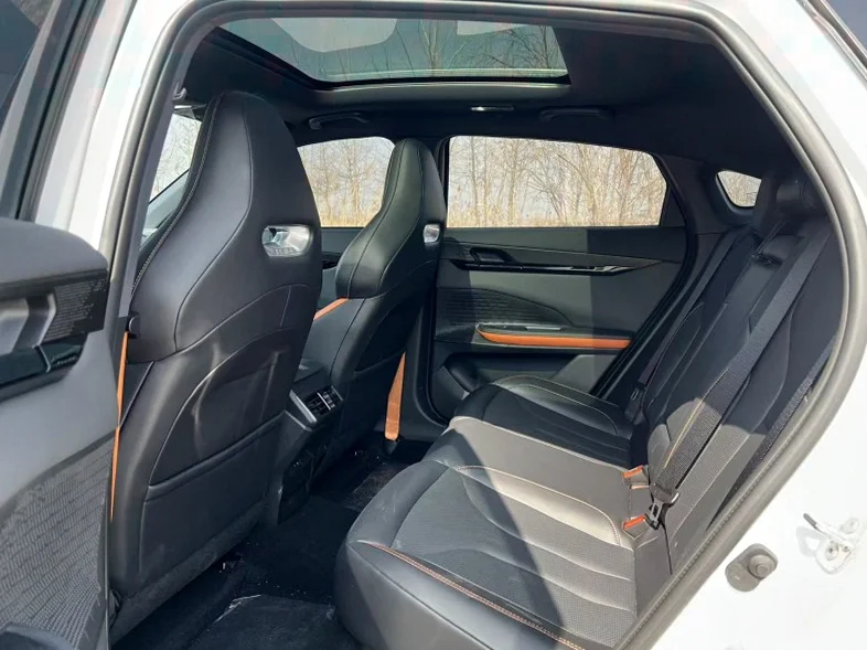 长安汽车UNI 后面外观二