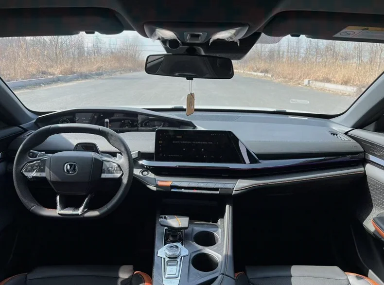 长安汽车UNI 内饰前排