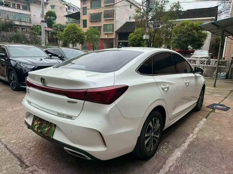 长安汽车逸动 内饰前排