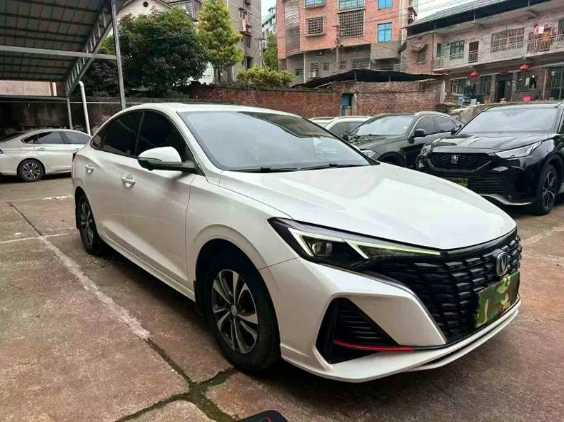 长安汽车逸动 正面外观二