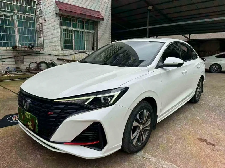 长安汽车逸动 正面外观三