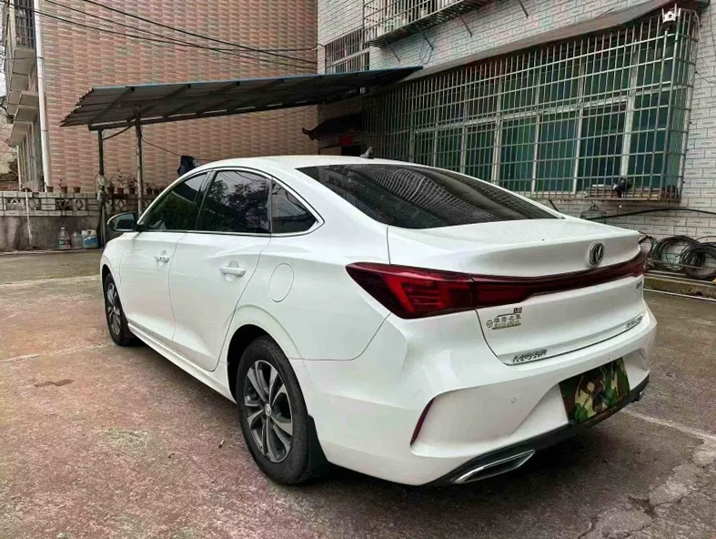 长安汽车逸动 驾驶室