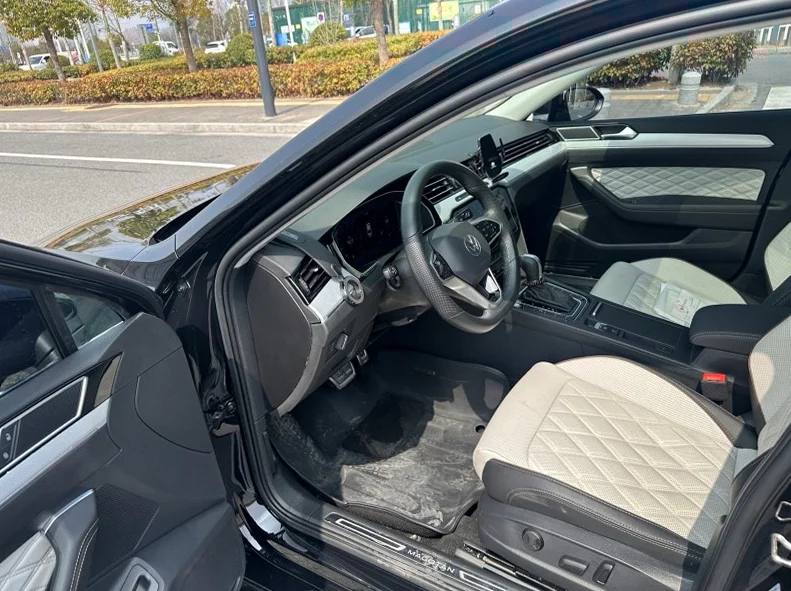 大众迈腾 后面外观三