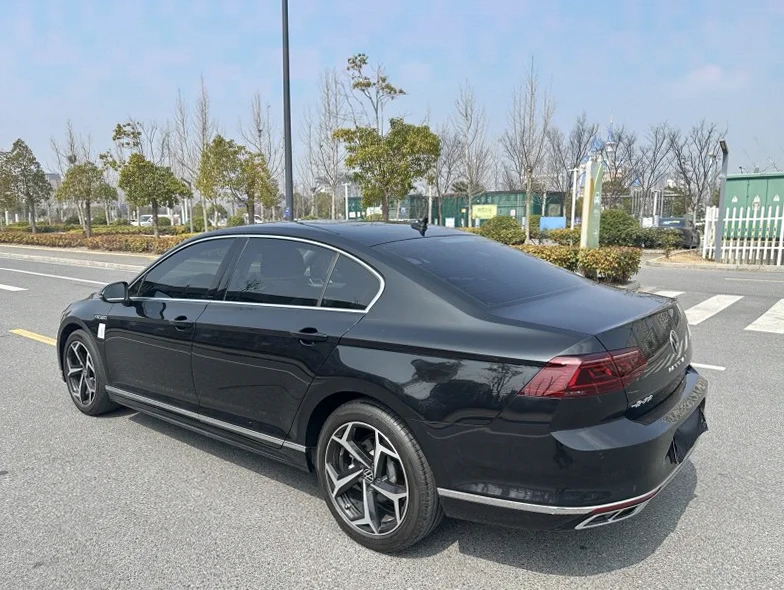 大众迈腾 后面外观一