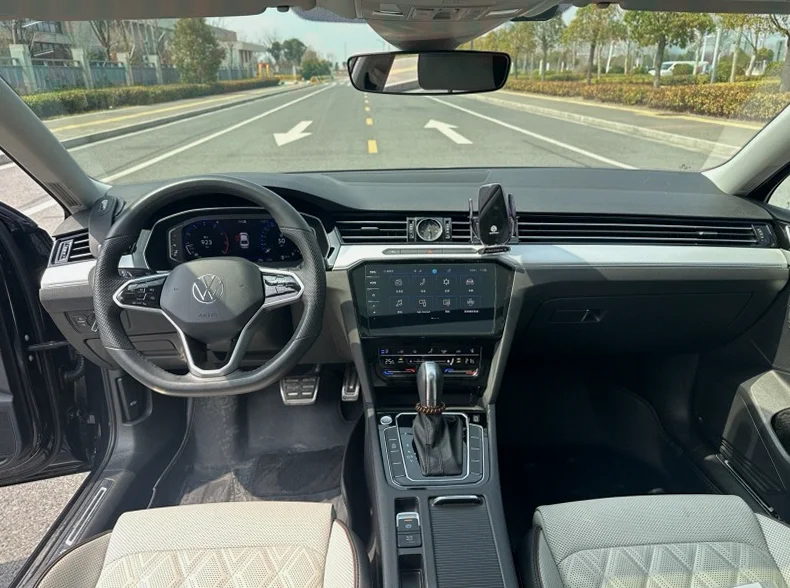 大众迈腾 内饰后排