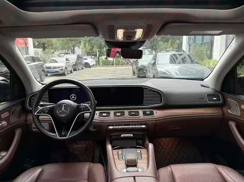 奔驰GLE 内饰后排