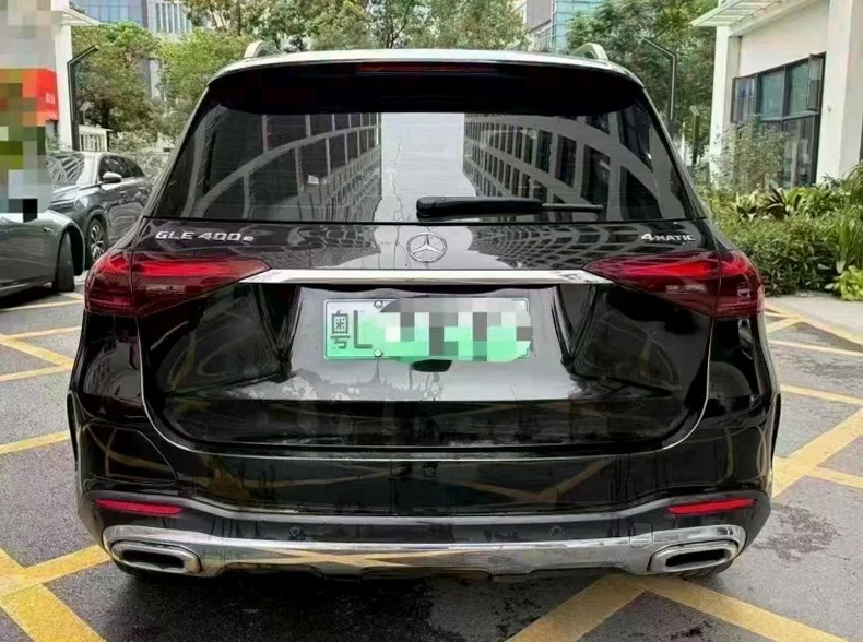 奔驰GLE 后面外观三