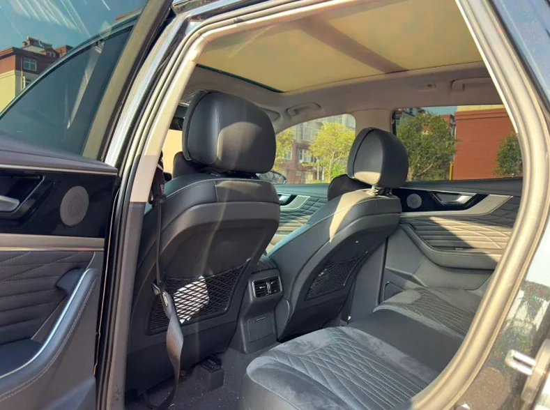 红旗HS5 内饰前排