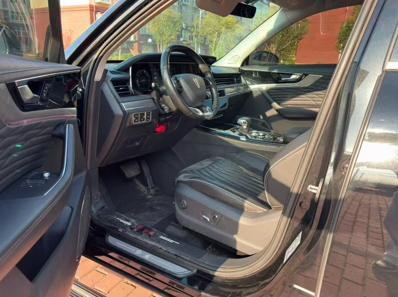 红旗HS5 后面外观三