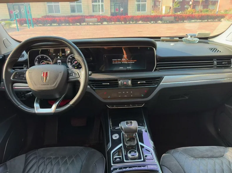 红旗HS5 内饰后排