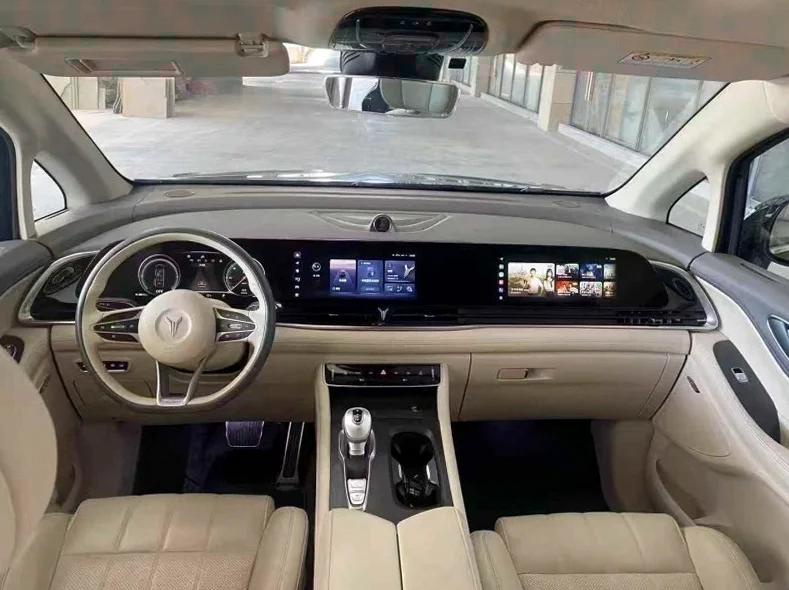 岚图汽车梦想家 后面外观二