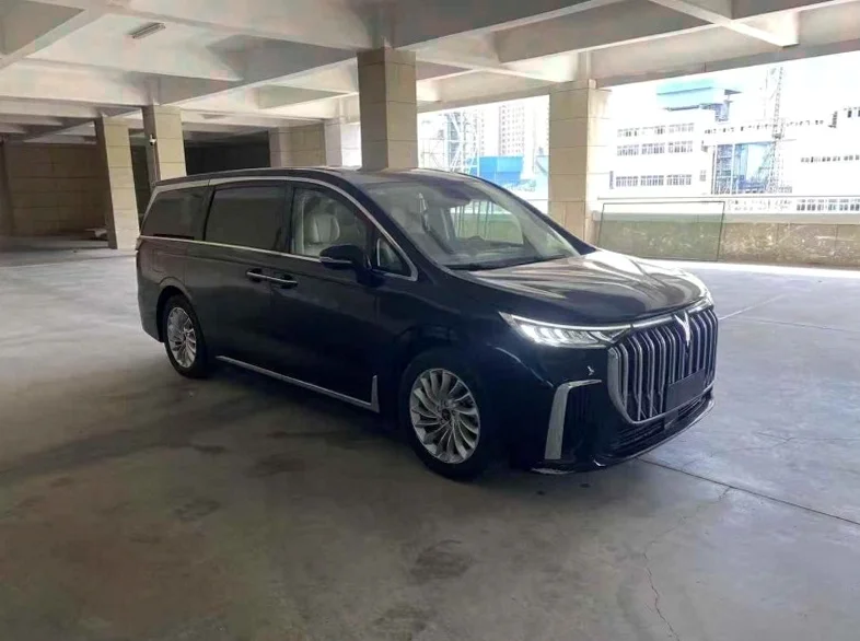 岚图汽车梦想家 正面外观三