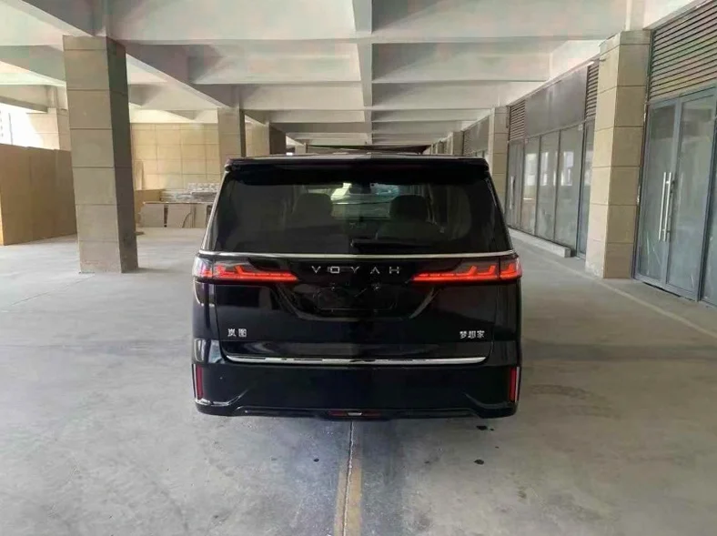 岚图汽车梦想家 内饰前排