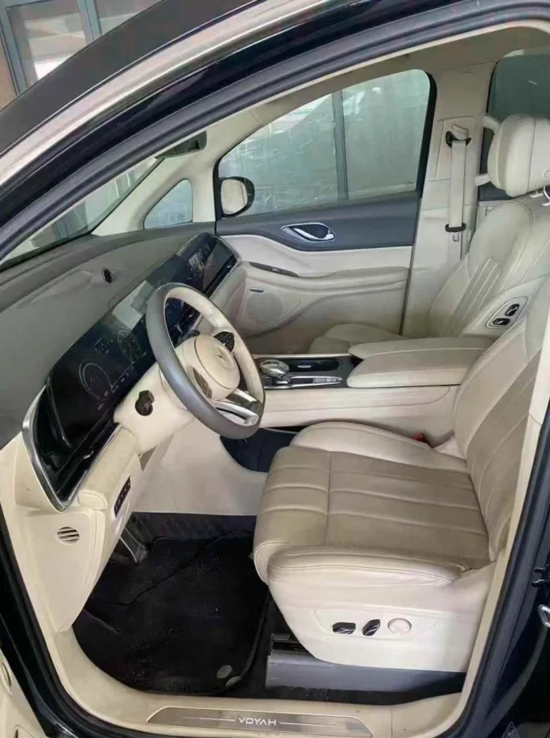 岚图汽车梦想家 正面外观二