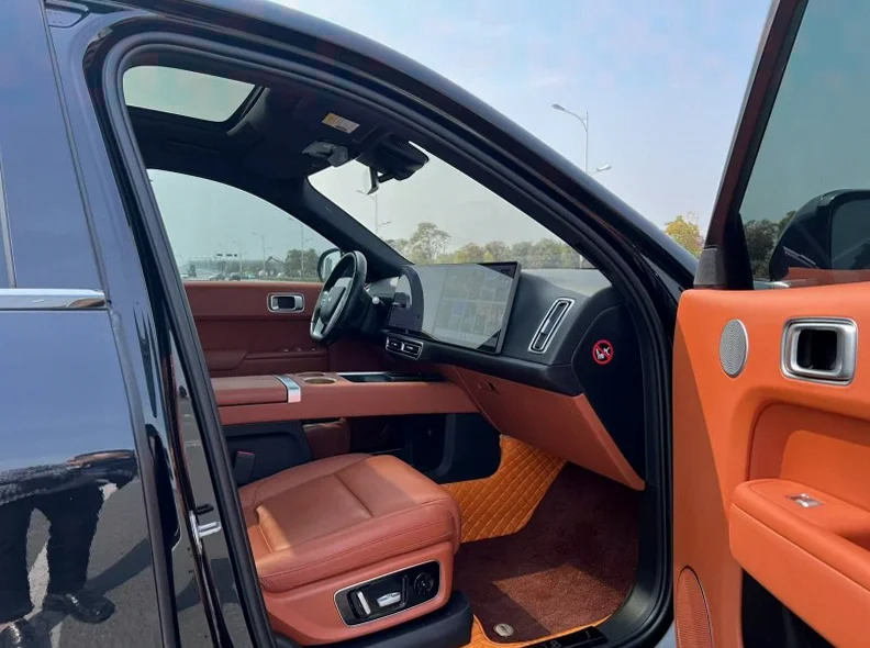 理想L8 后面外观一