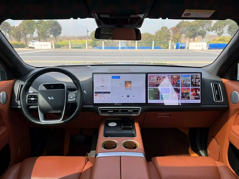 理想L8 内饰前排