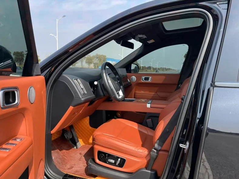 理想L8 后面外观三