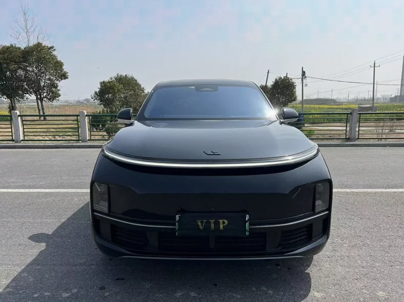 23年理想L8 尊贵版