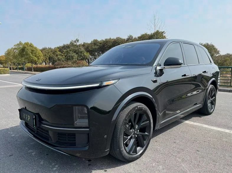 理想L8 正面外观二