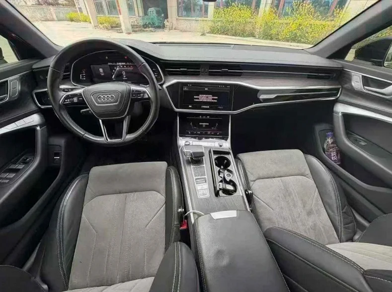 奥迪A6L 内饰前排