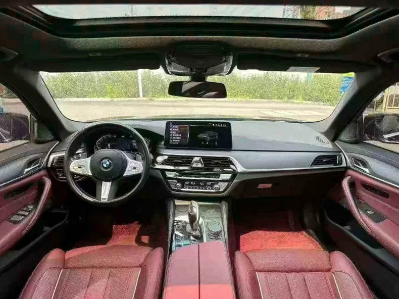 宝马5系 后面外观一