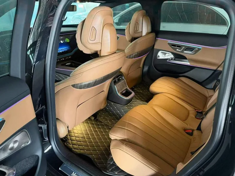 奔驰E 正面外观二