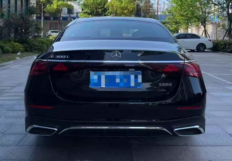 奔驰E 内饰前排