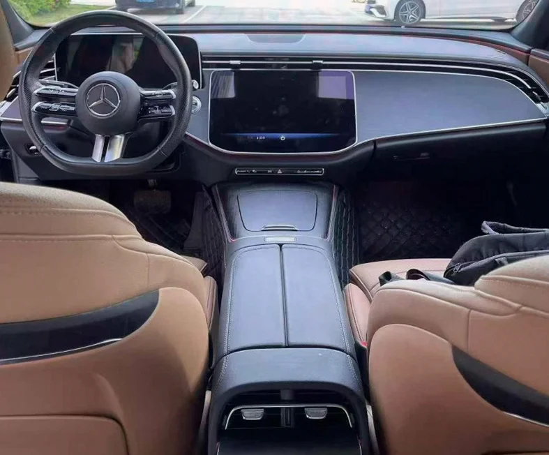 奔驰E 后面外观一