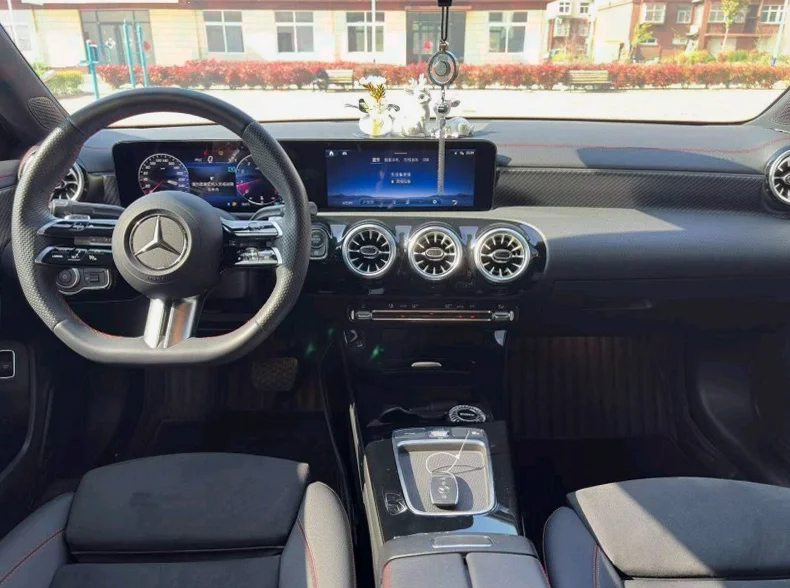 奔驰A 内饰后排