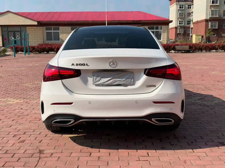 奔驰A 后面外观二