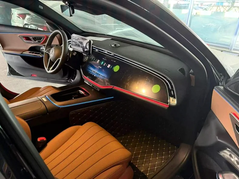 奔驰E 后面外观二