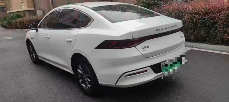 比亚迪秦 内饰后排