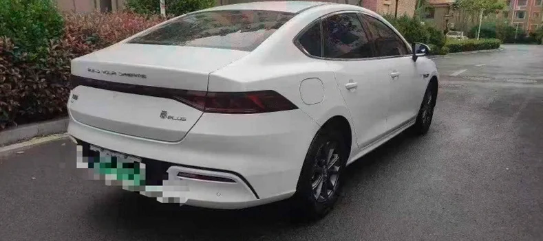 比亚迪秦 内饰前排