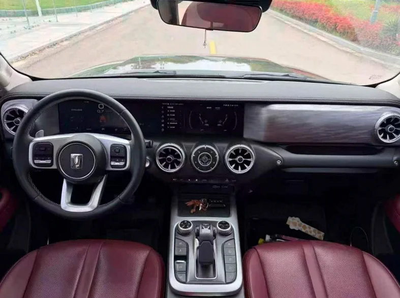 长城汽车坦克 内饰前排