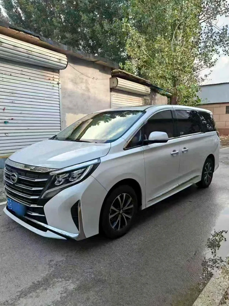 传祺M8 正面外观三