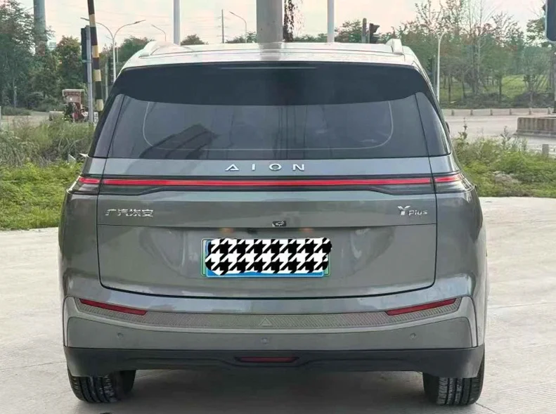 传祺埃安S 内饰后排