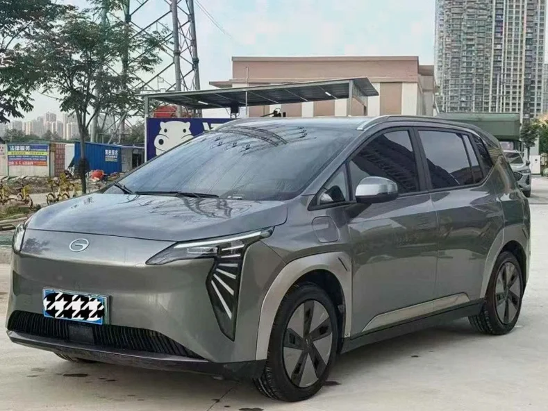 传祺埃安S 正面外观三