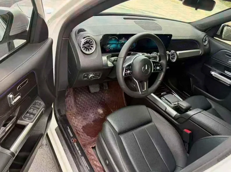 奔驰EQB 后面外观一