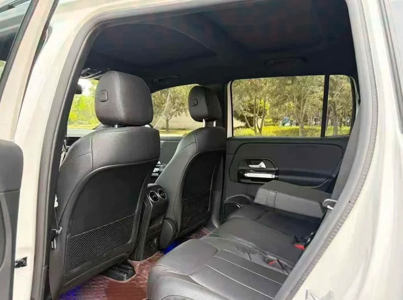 奔驰EQB 后面外观二