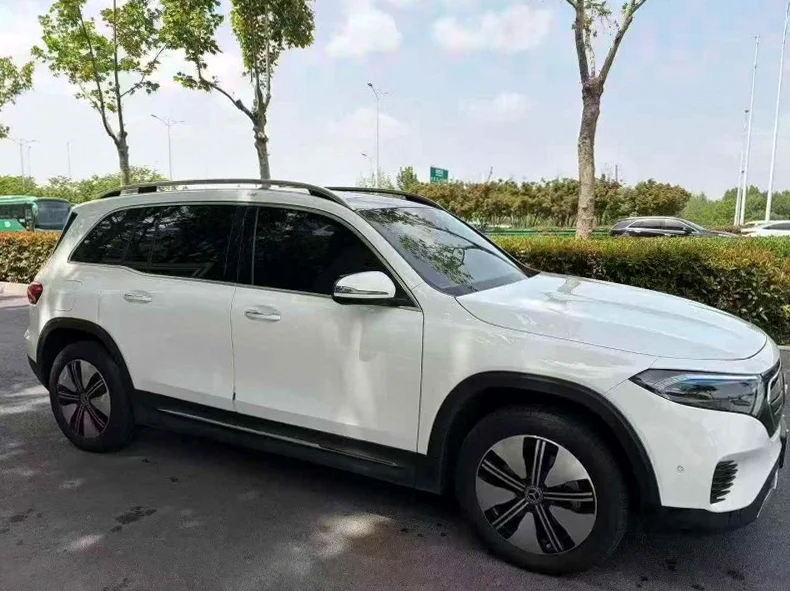 奔驰EQB 正面外观三