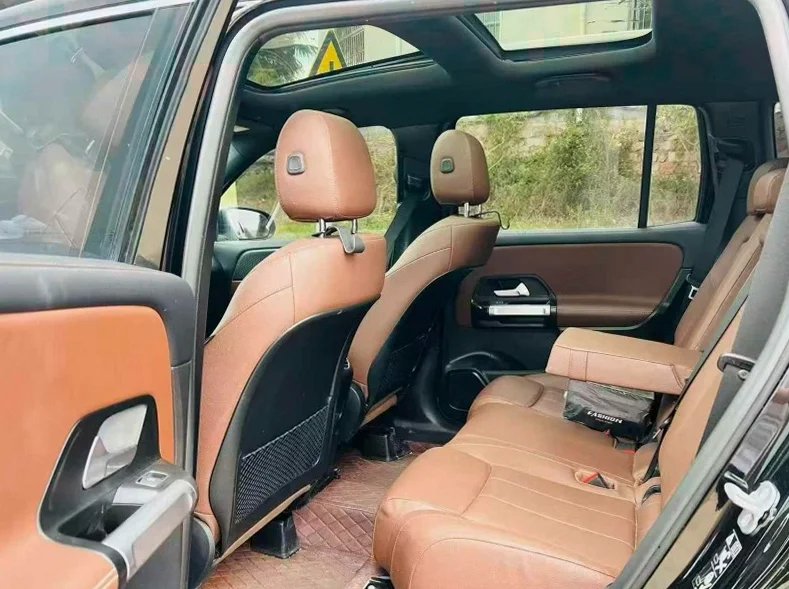 奔驰GLB 后面外观一