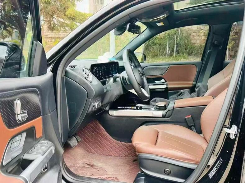 奔驰GLB 内饰前排